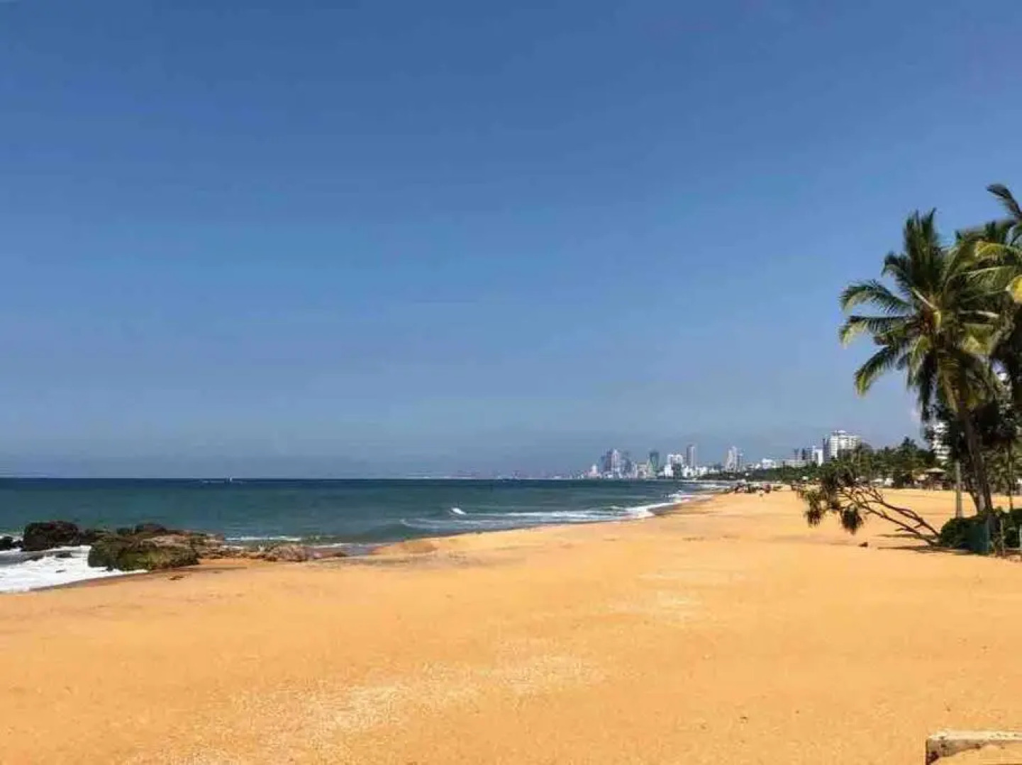 Modern luxury Condo,3 bedroom and 3 bathrooms