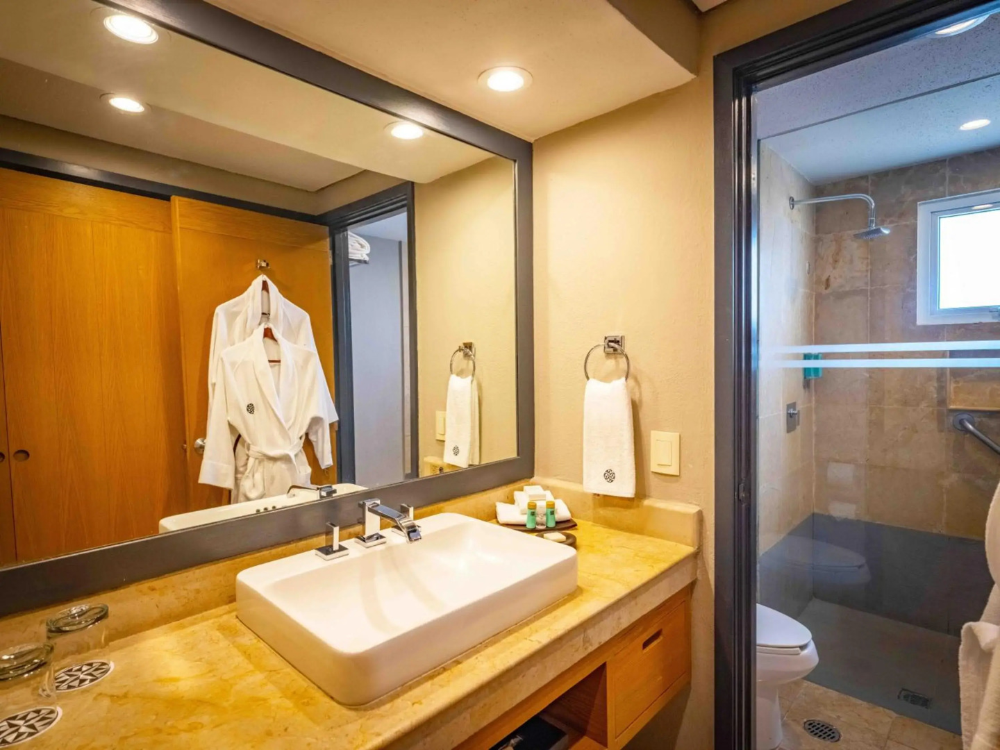 Galería Plaza Veracruz by Brisas