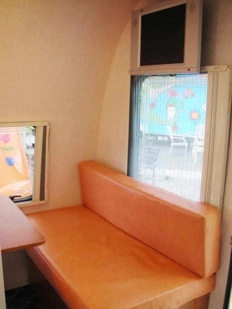 Jhuci Station Holiday Center