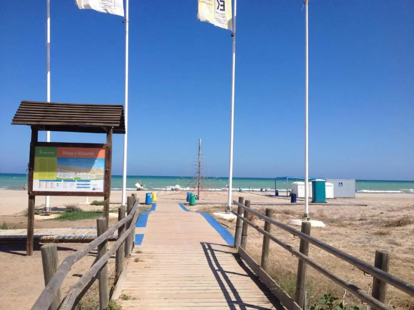 PLAYA ALMARDA,PISCINA,2 TERRAZAS,WIFI,PARKING,BBQ,TRANQUILo