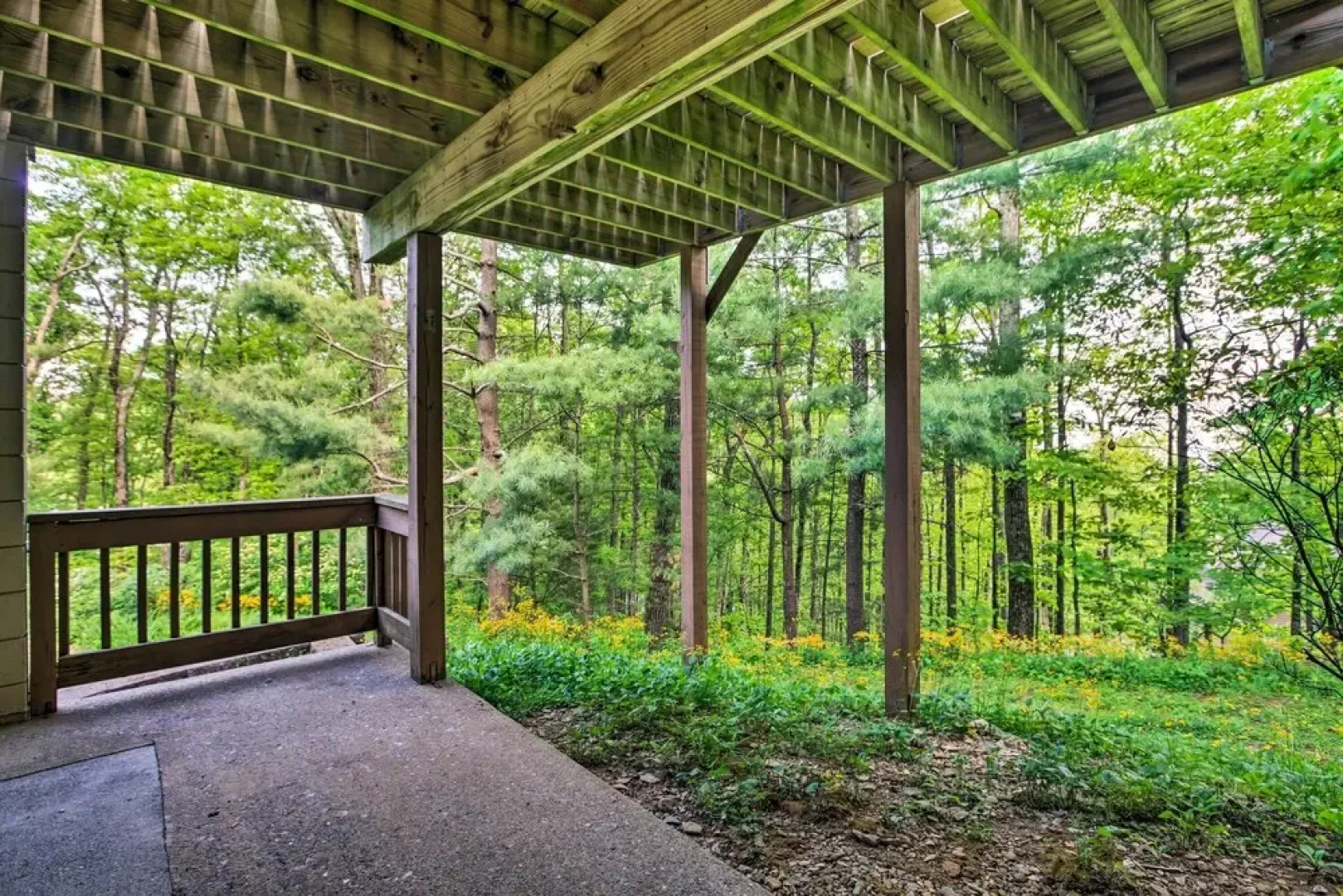 Cozy Wintergreen Resort Condo: Walk to Ski Lifts!