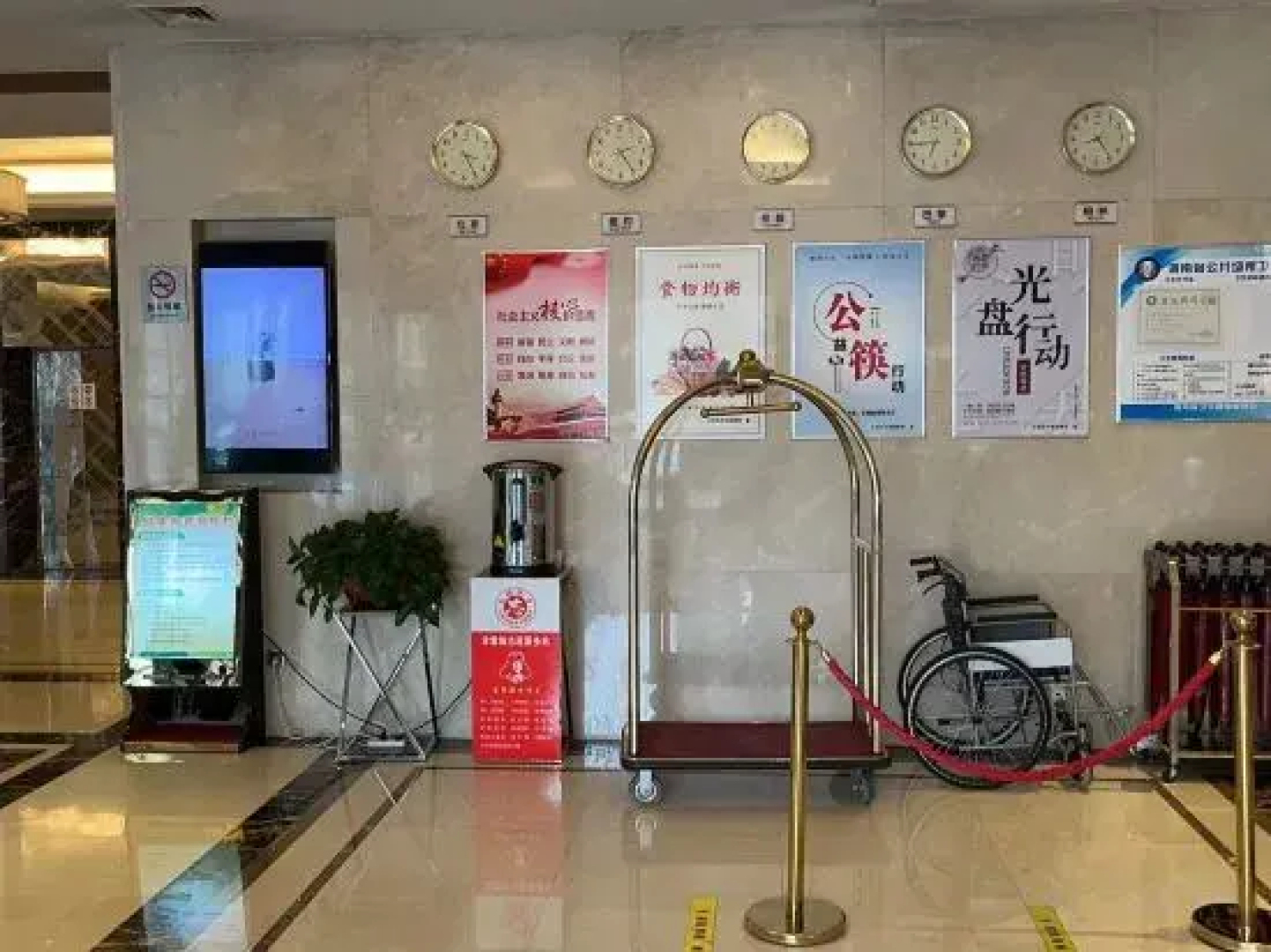 Wangwushan Hotel (Xinyao City Plaza Branch of Jiyuan Railway Station)