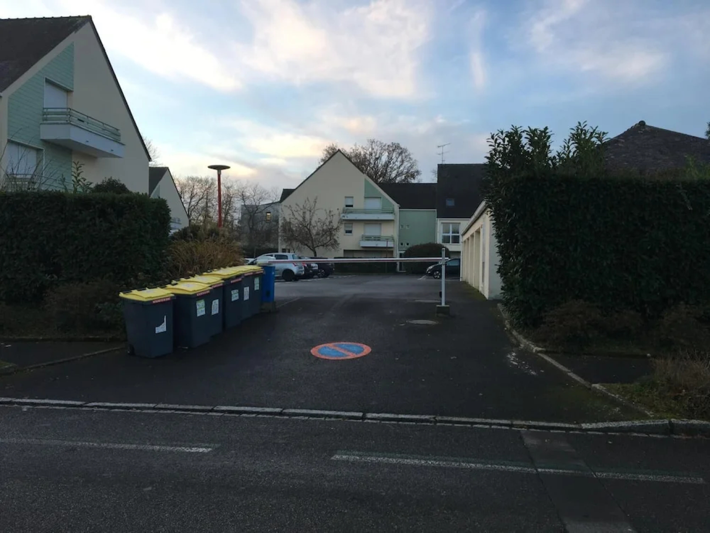 Chic Appartement avec Terrasse, Parking Privatif