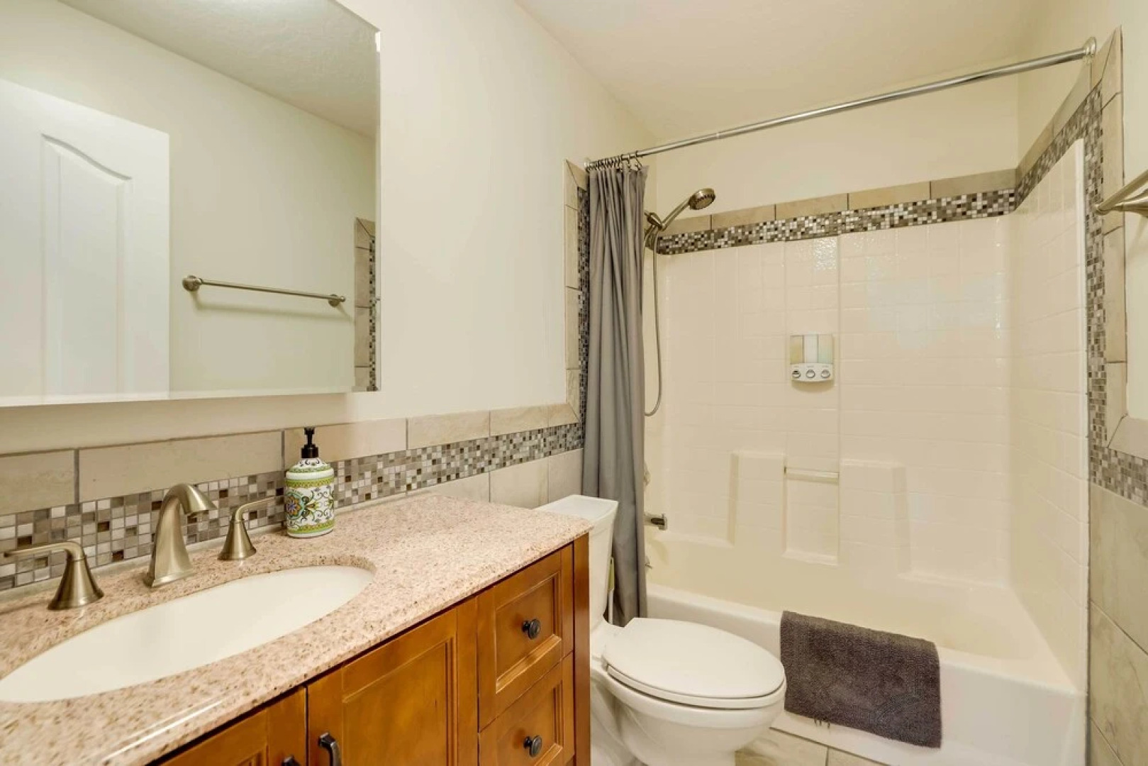 Spacious Hildale House w/ Large Deck!