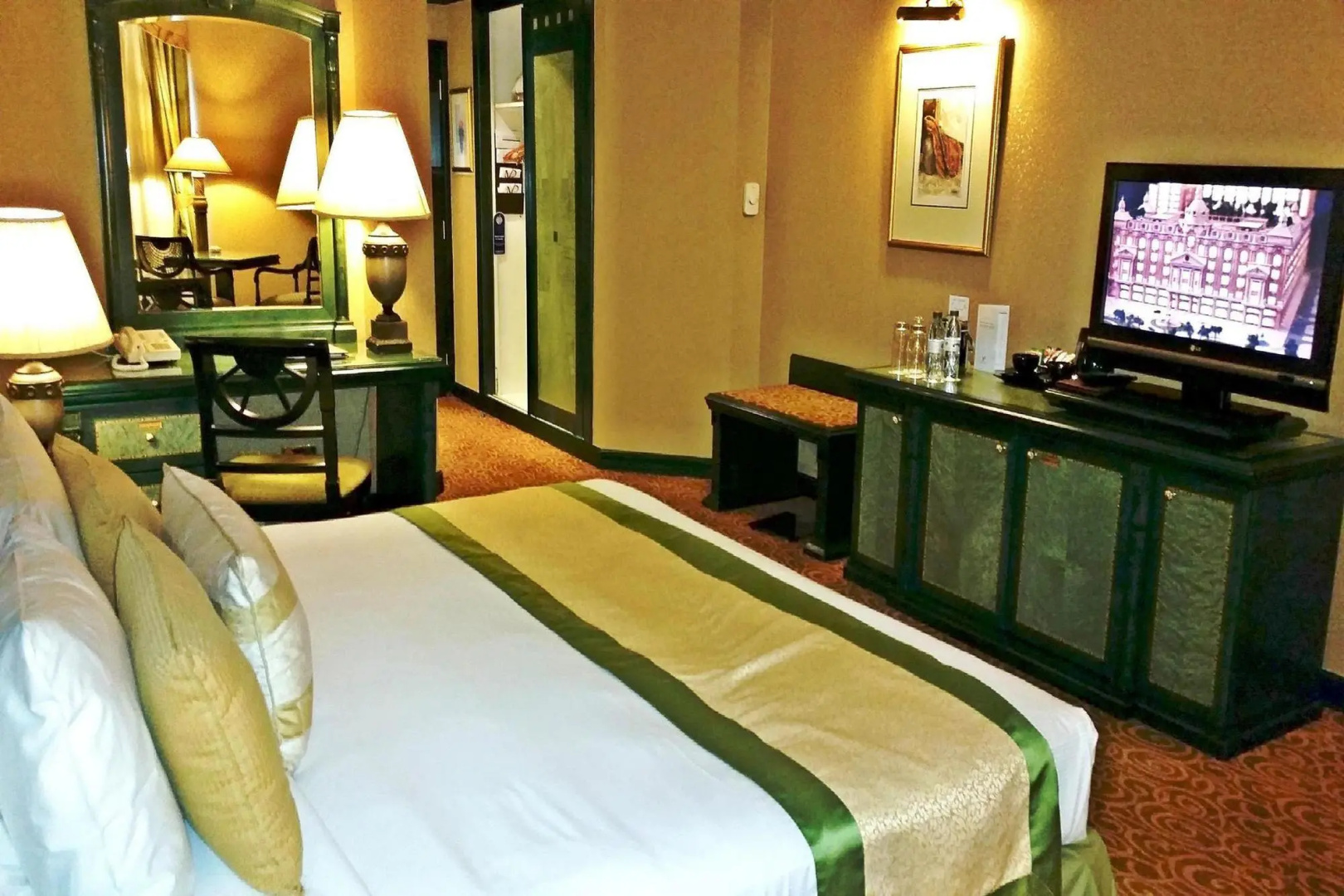Knight Castle Hotel