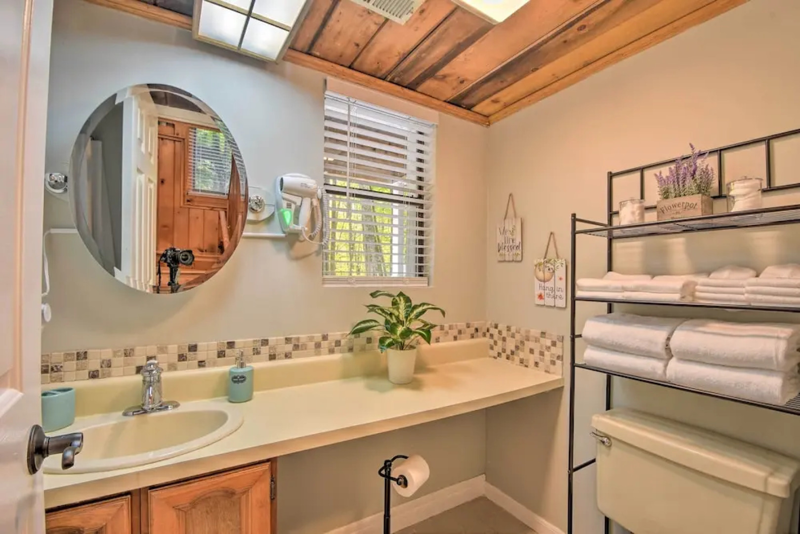 Modern Mountain Cabin w/ Resort-style Amenities!