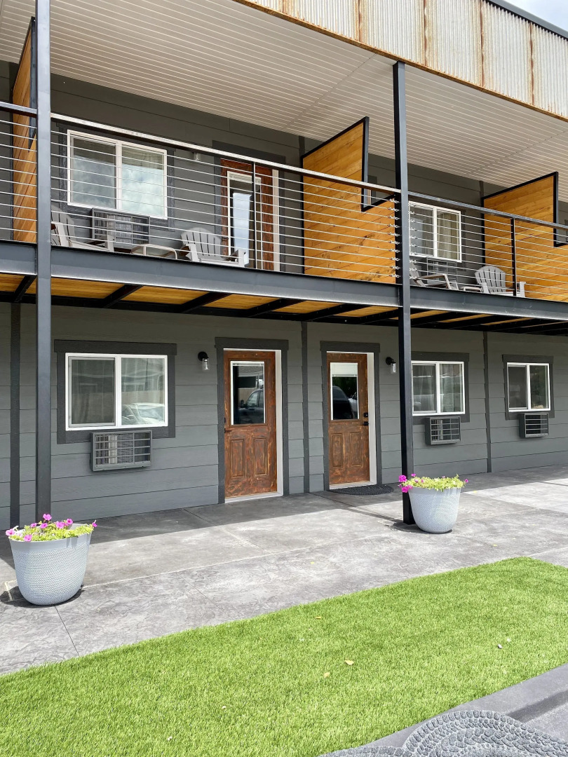 The Darmont Hotel and Suites