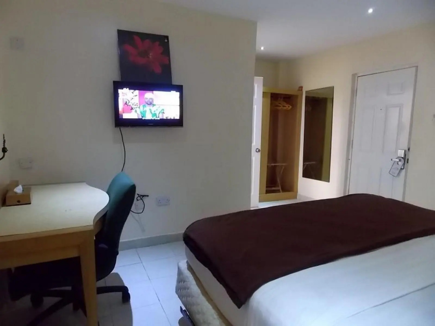 Mikagn Hotel And Suites