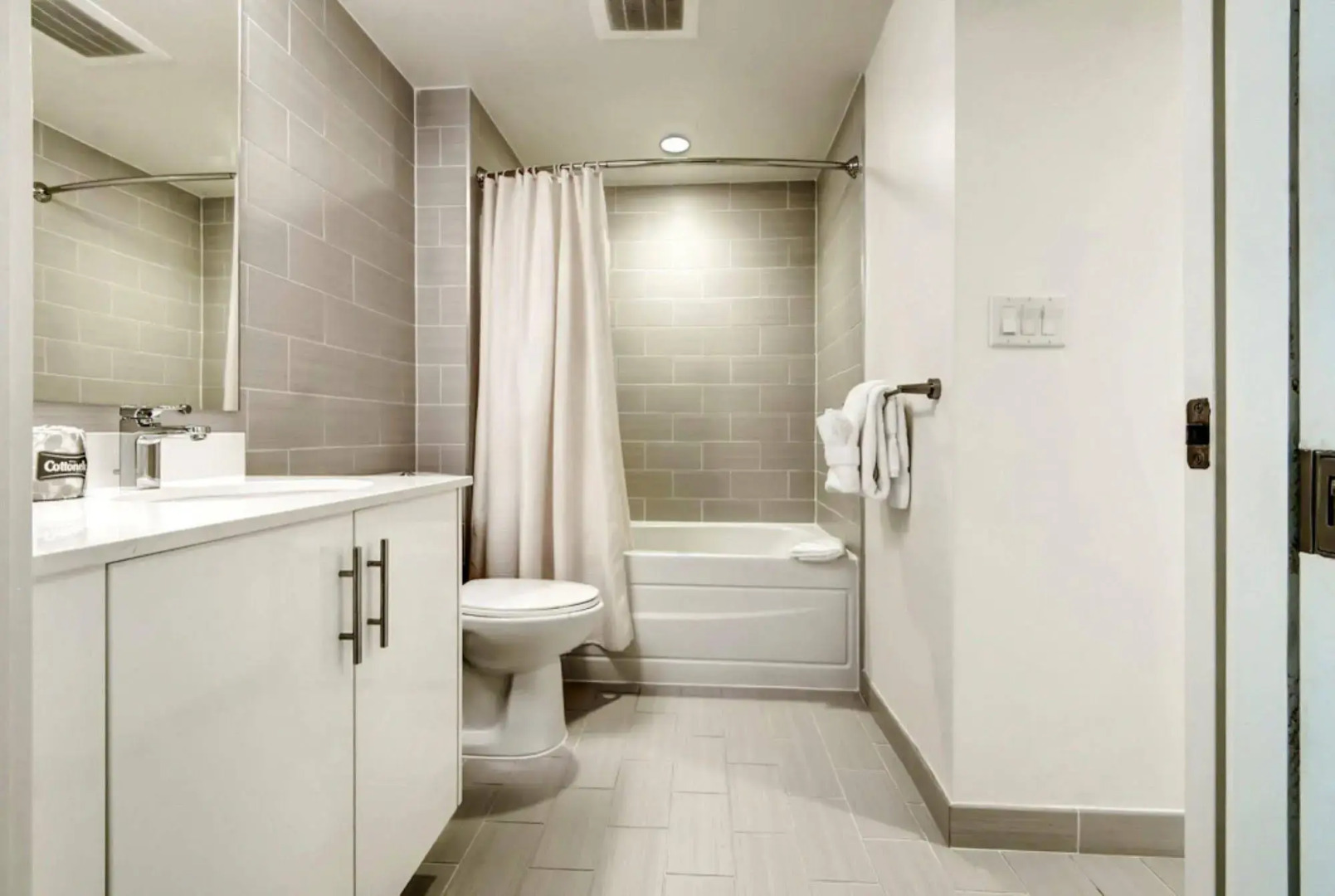 Global Luxury Suites at Chinatown