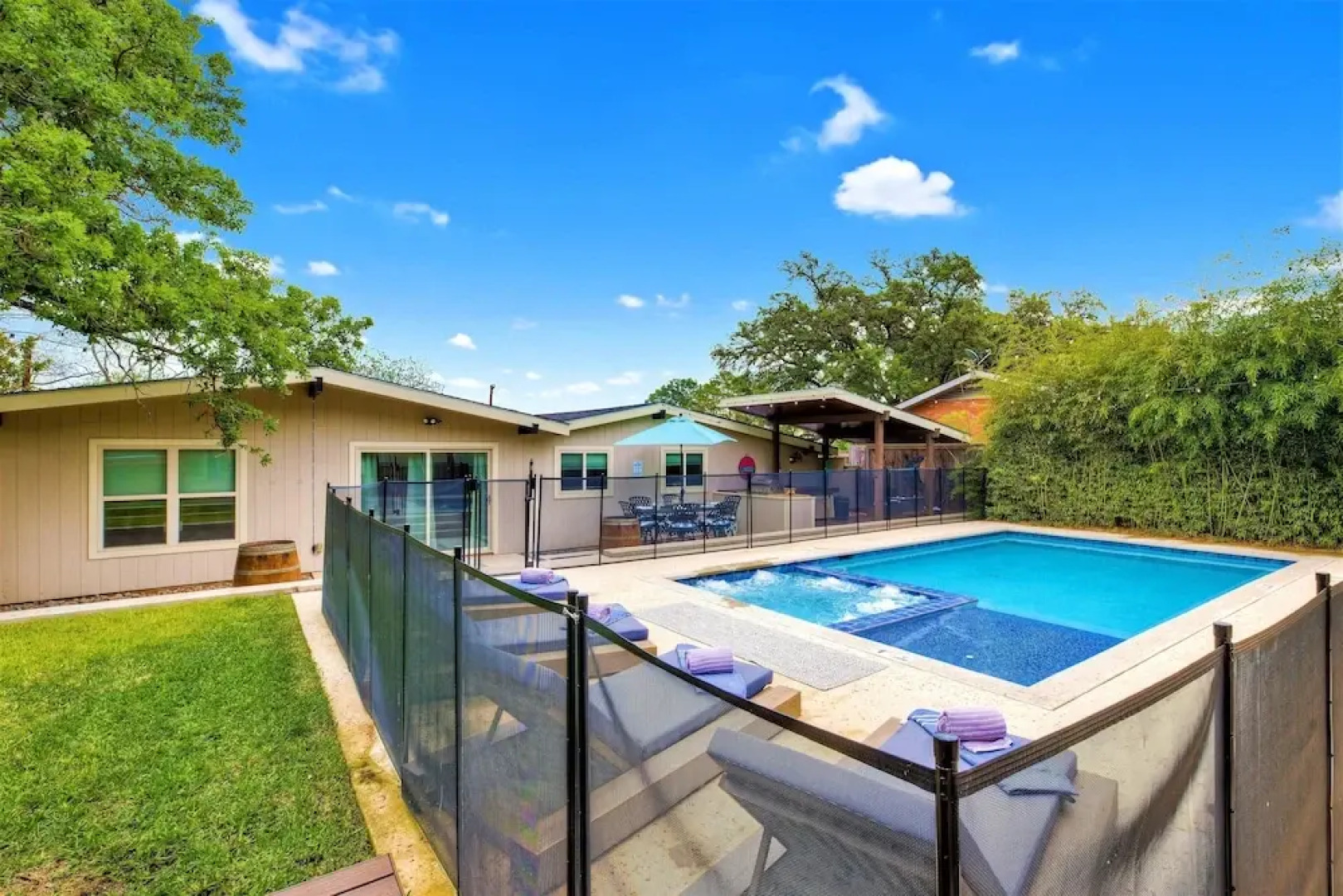 Large Luxury Home W/pool, Hot-tub, Grill/bar, &cin