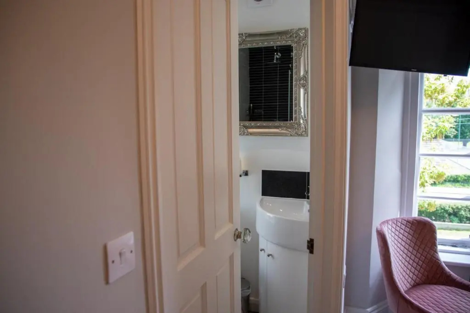 Apple Tree Bed  Breakfast