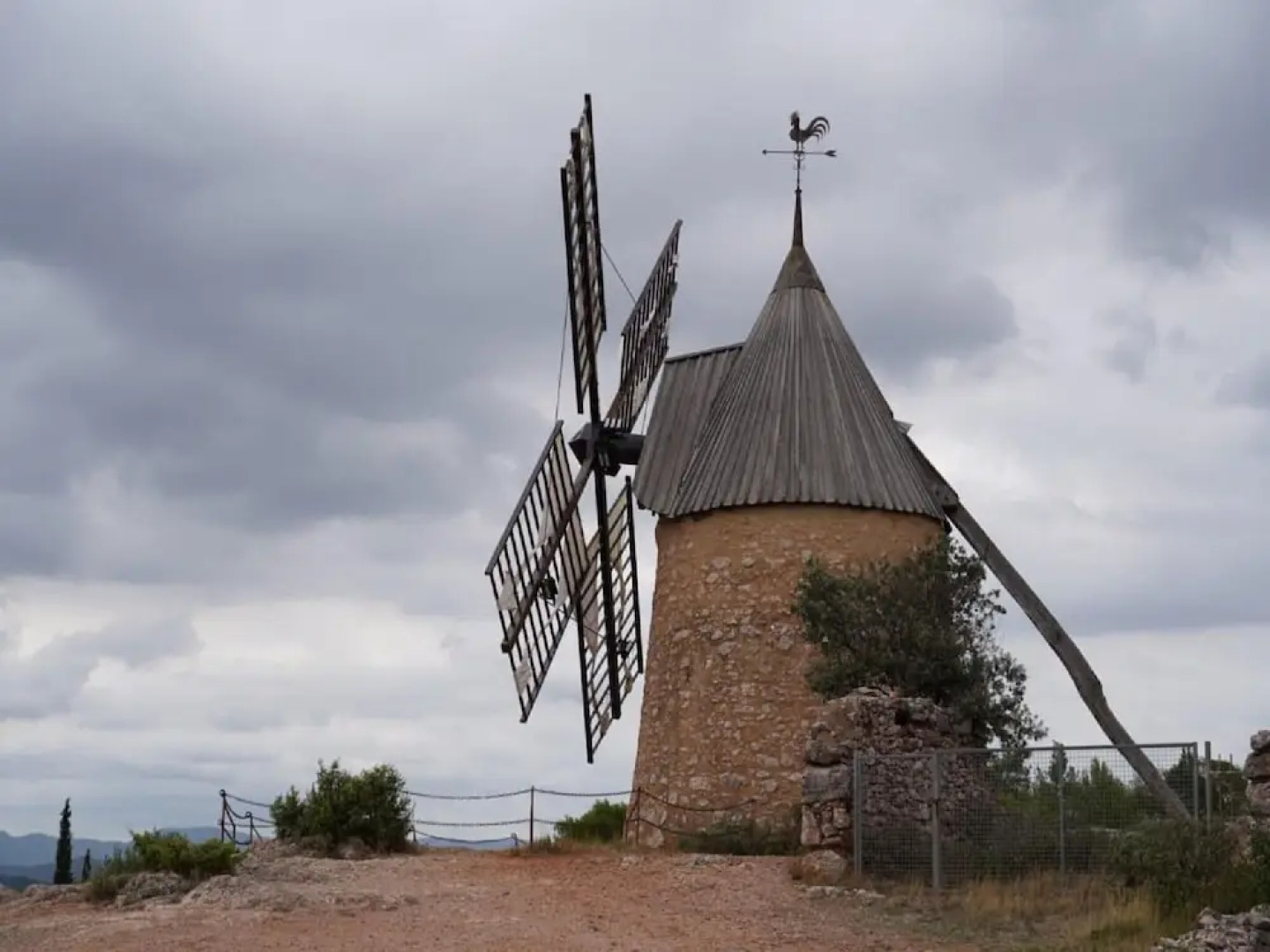Beautiful Holiday Home With Fireplace