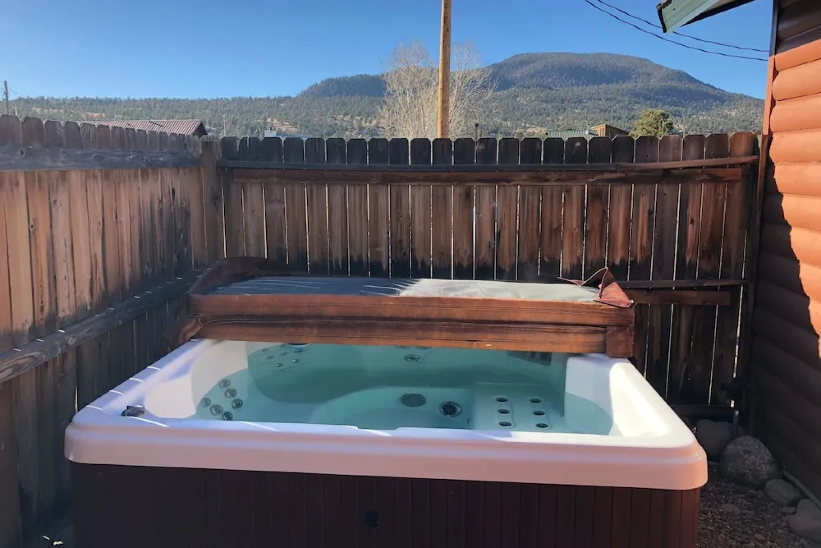 Foothills Lodge and Cabins