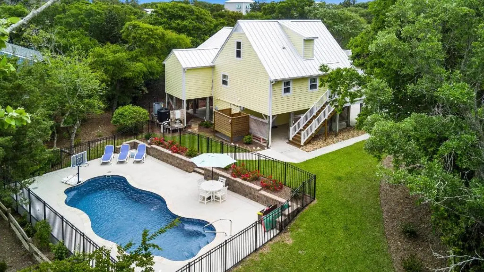 The Emerald Owl House - Peaceful Emerald Isle Beach House w/ Luxurious Heated Pool!