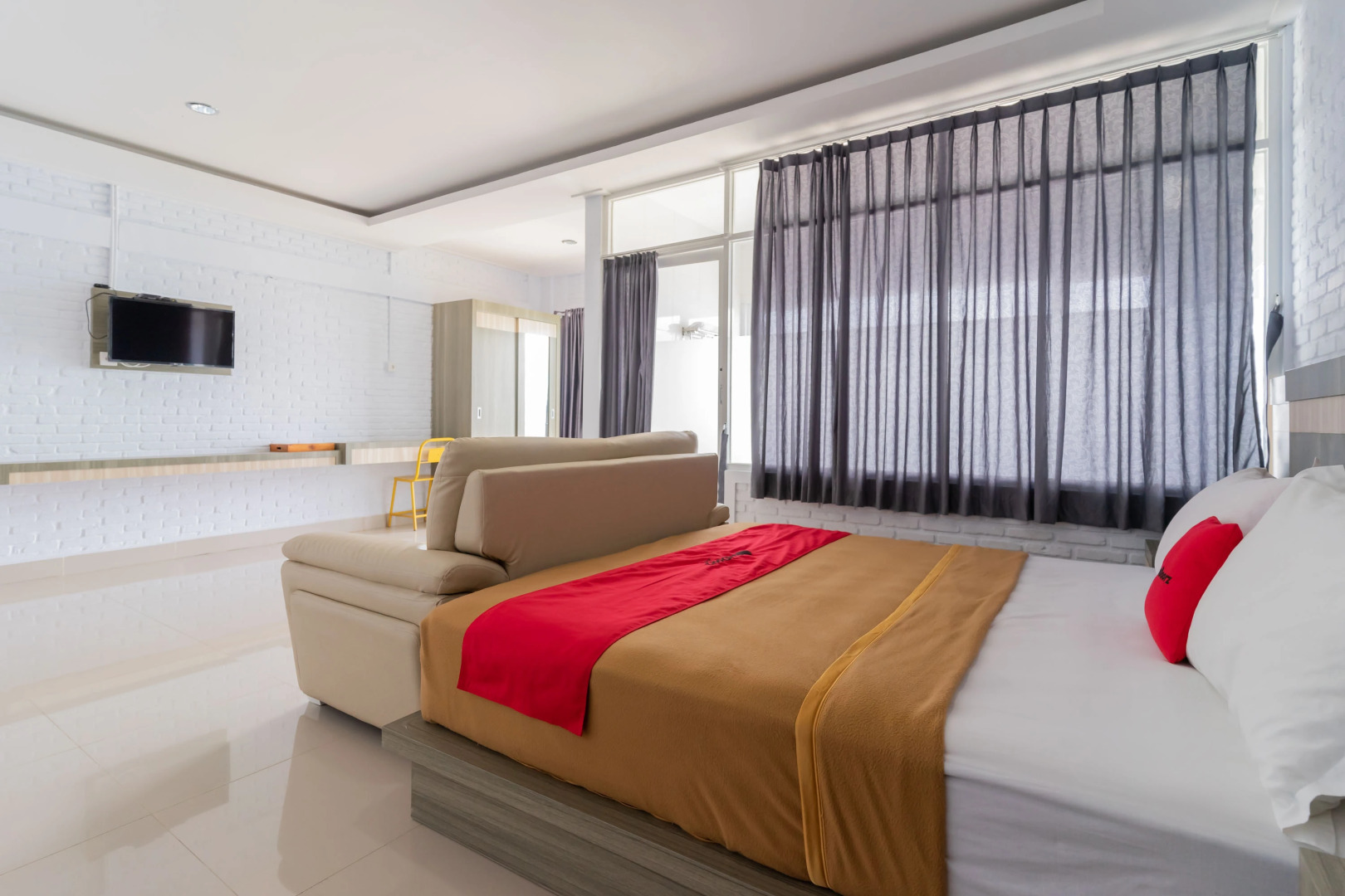 RedDoorz Plus @ Vantas Hotel Parbaba