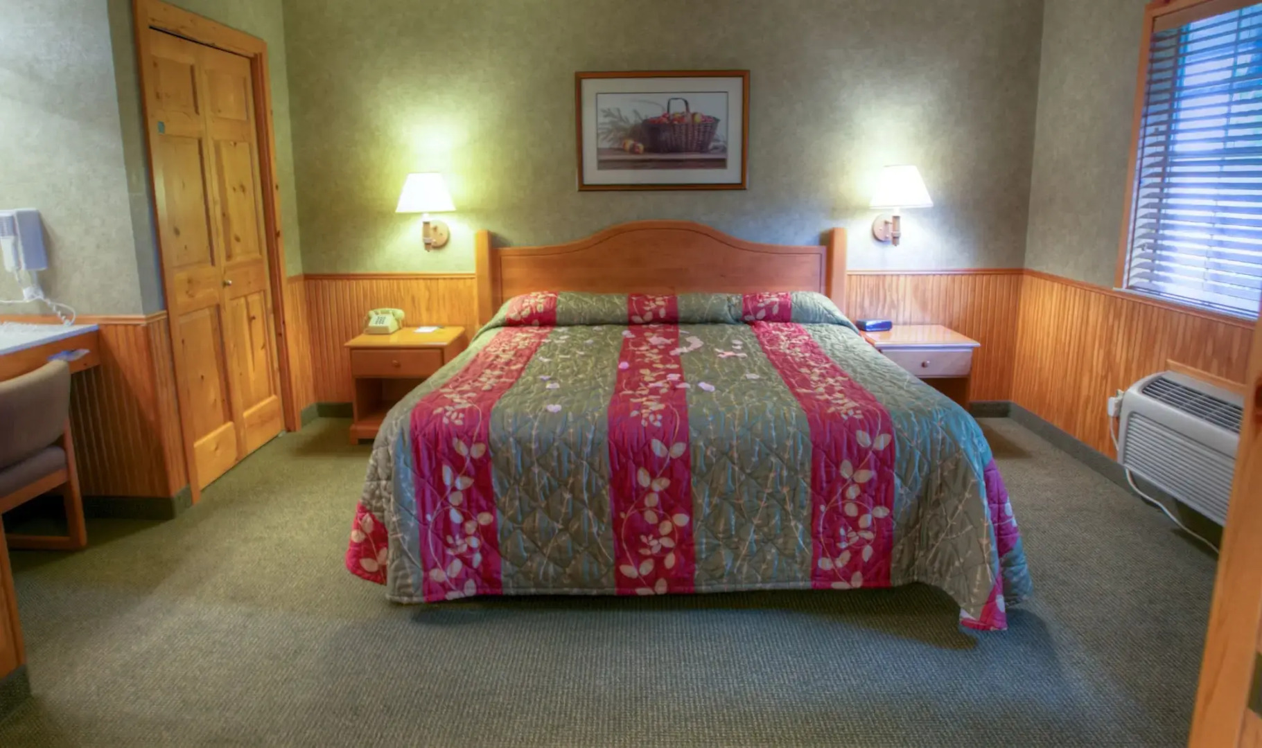 Poulsbo Inn & Suites