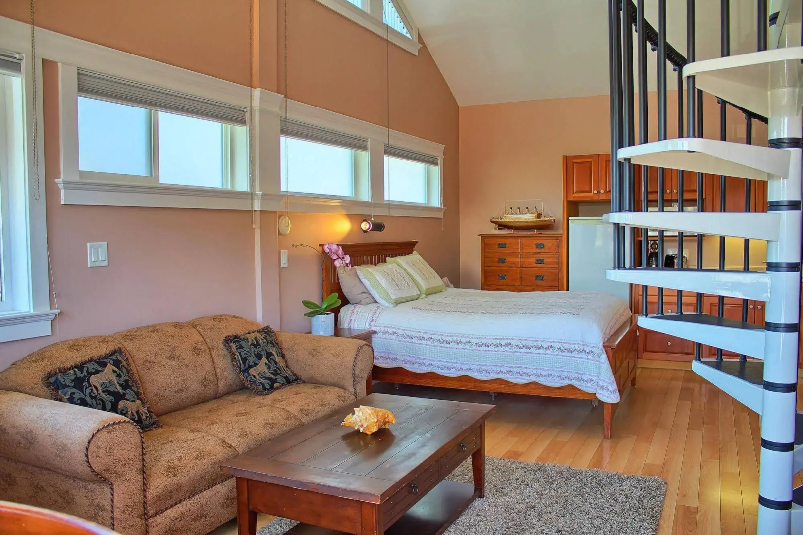 Birds of a Feather Victoria Oceanfront Studio Suites