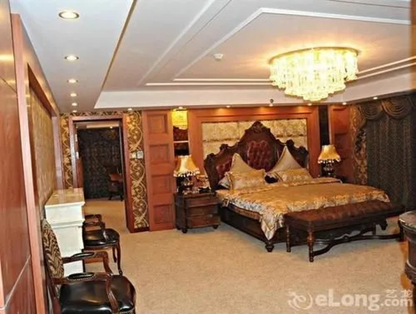 Zhongchang Building (Changchun Railway Station)