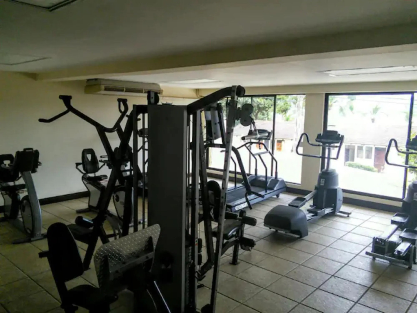 5mins to Marina-oceanview-full Kitchen-pool-ac-gym Presidential Suites 4