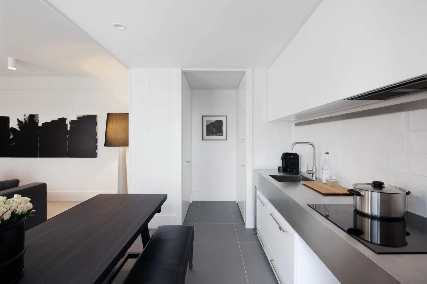 Burbury Hotel & Apartments