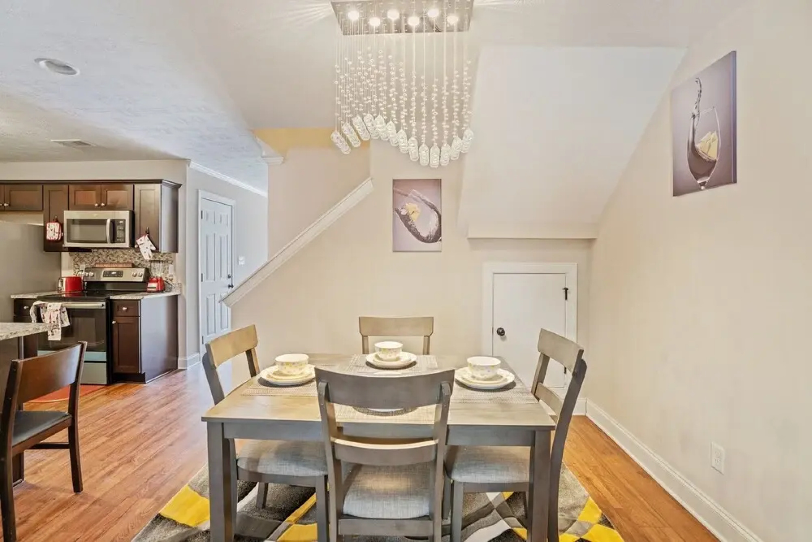 Good Vibes Only - Perfect Home In Quiet Residential Area With Work/study Space 4 Bedroom Townhouse by Redawning