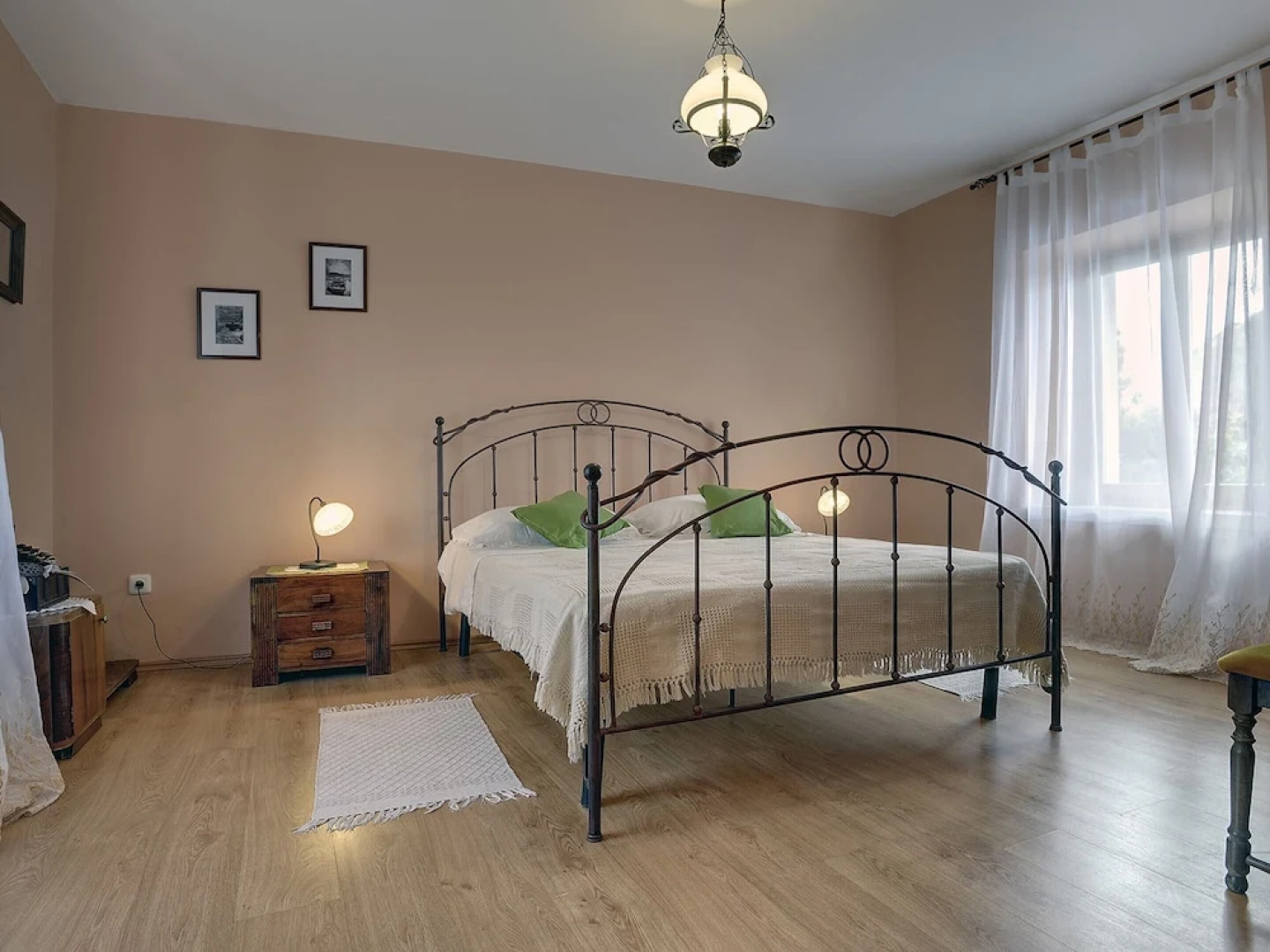 Well Maintained Holiday Home With Private Heated Pool Near the Beach