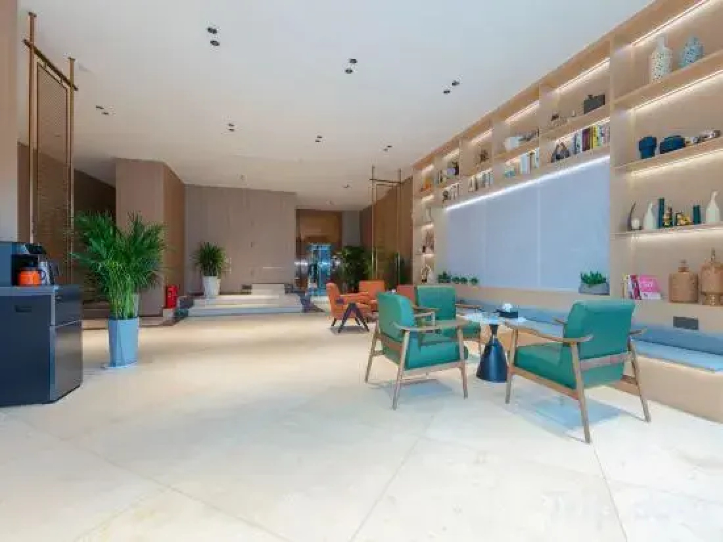 Tongren Grand Hotel (Tongren High-speed Railway Station Ancient City Pedestrian Street Branch)