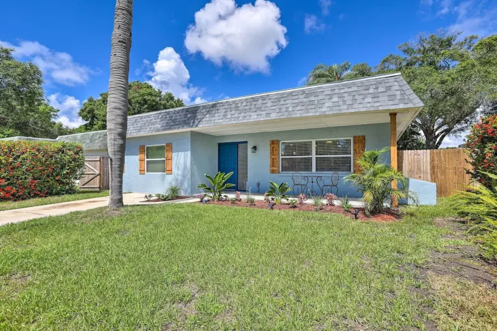 Breezy Largo Getaway - 5 Minutes to Beach!