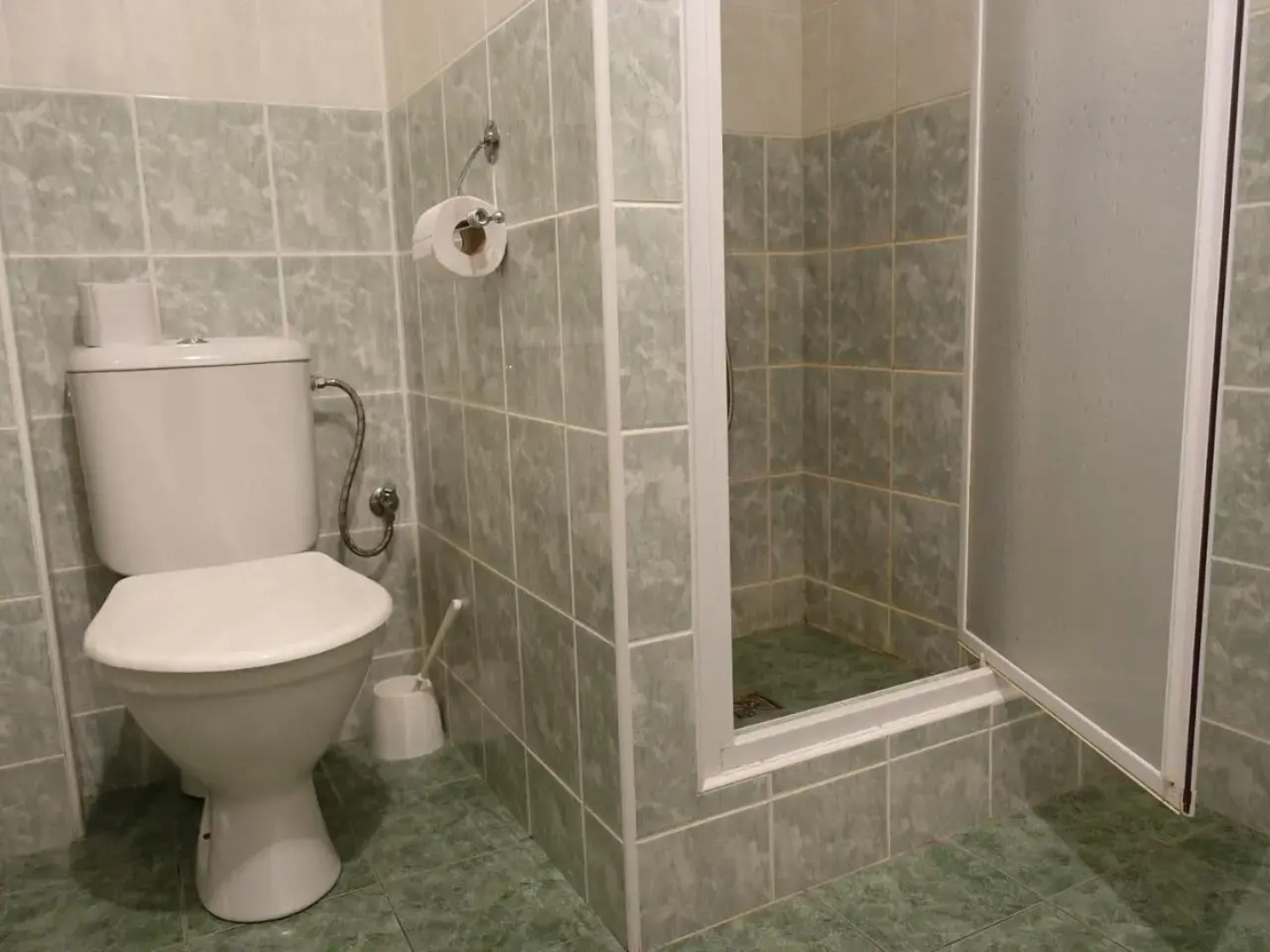 Welcoming Holiday Home With Private Garden, Heating, Parking