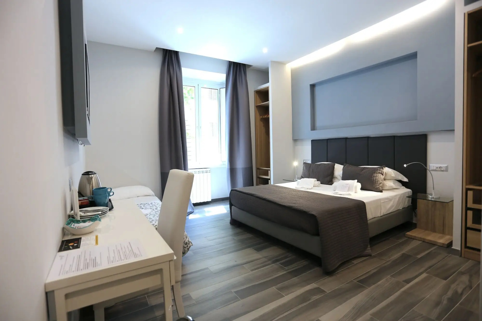 B&B Home 77