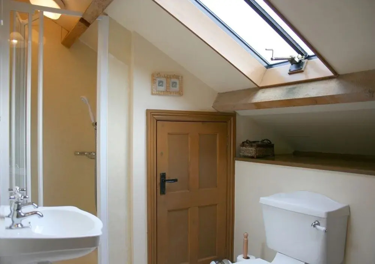 Bridge Farmhouse and Old Stables