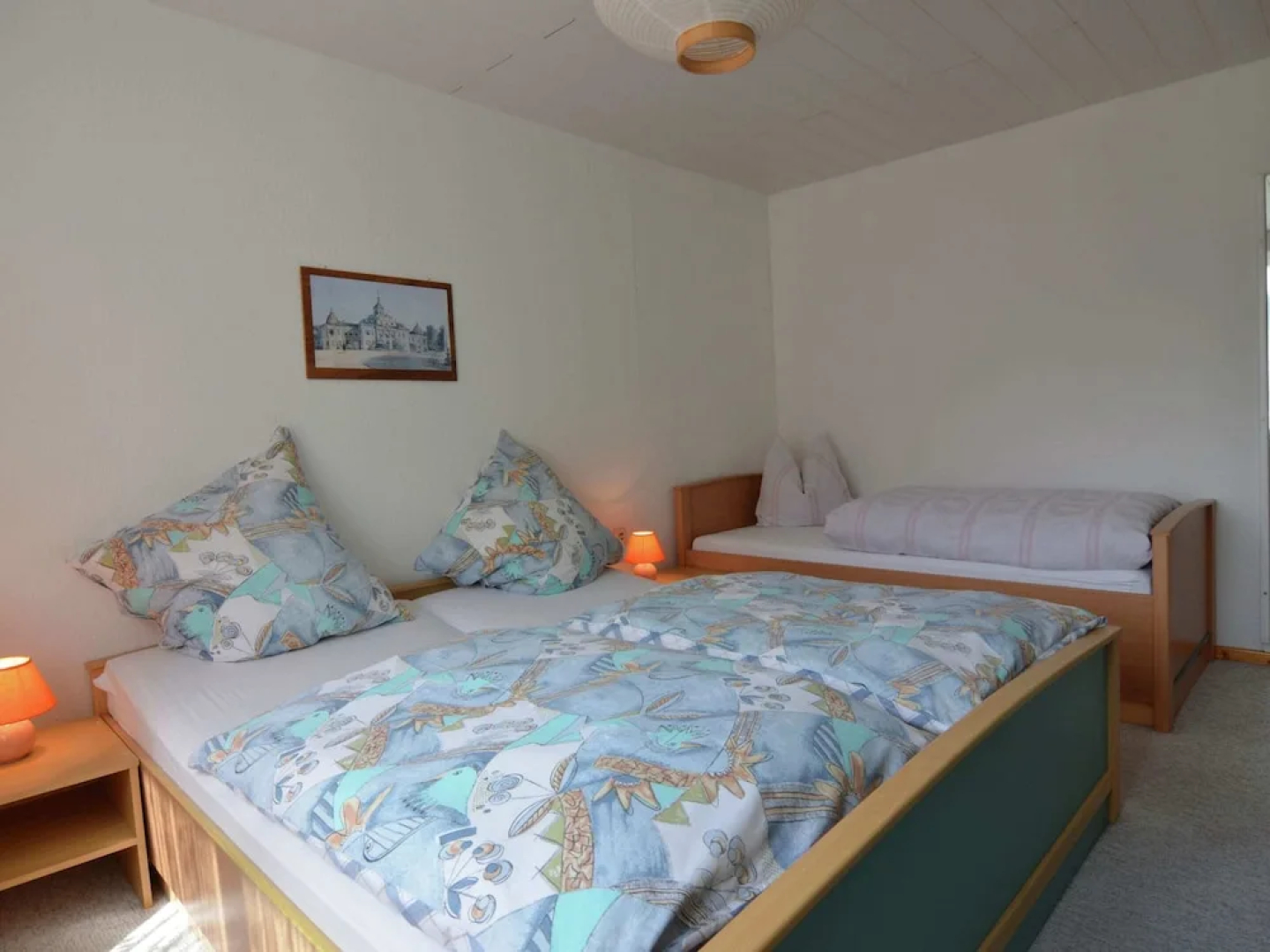 Spacious Stay Near Trails