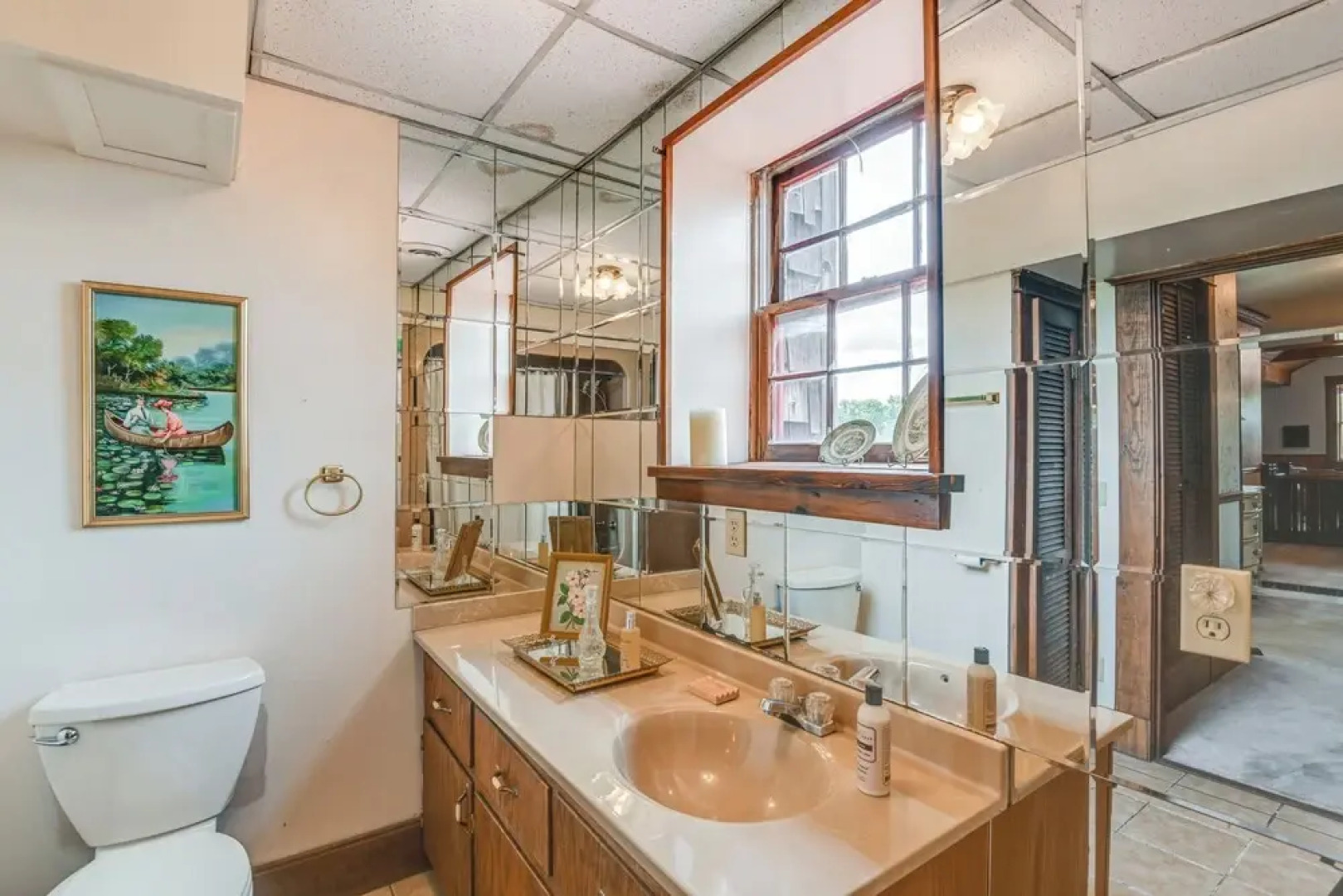 Walk to Lawrenceburg Square: Home for Large Groups