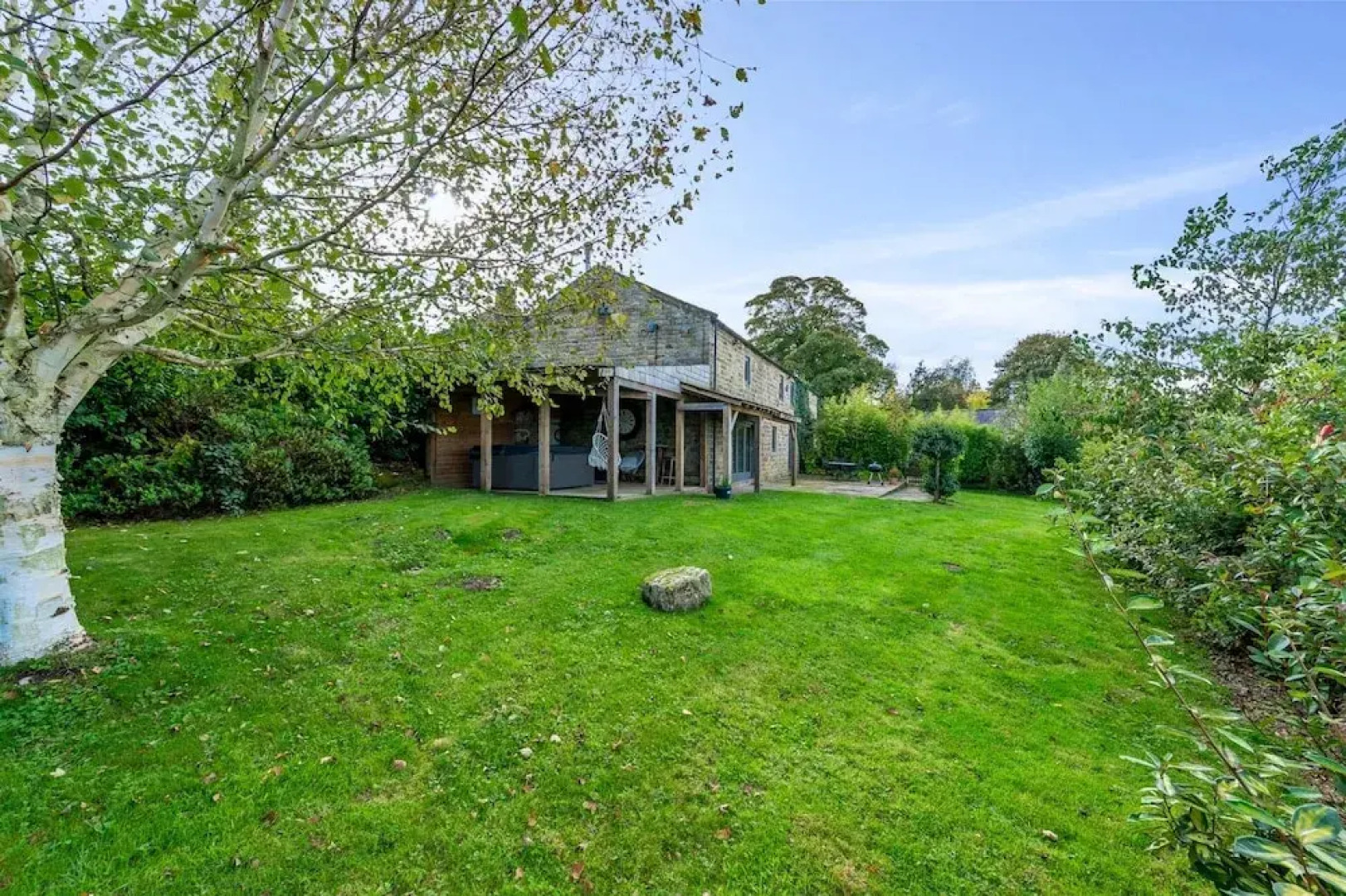 5-bed Retreat, Sleeps 12 in Harrogate With Hot Tub