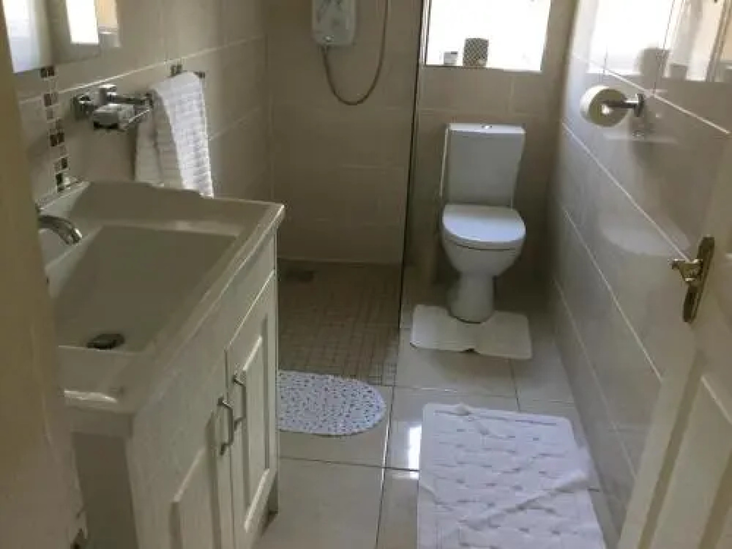 Adare Luxury Riverside Apartment