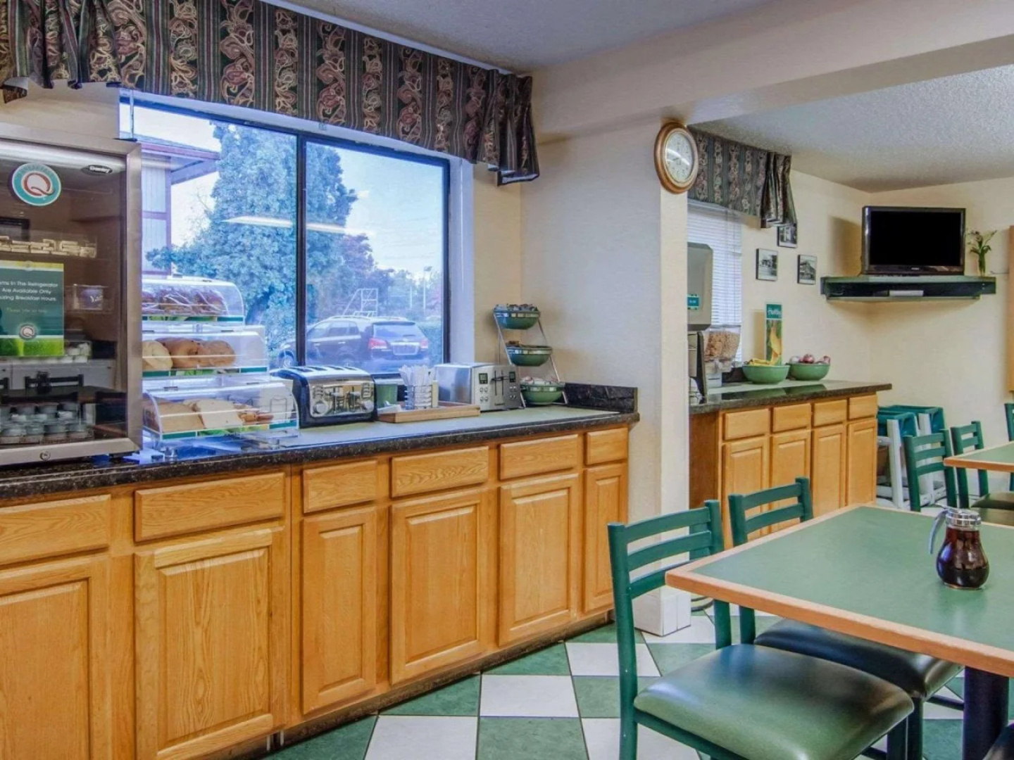 Quality Inn & Suites Medford Airport