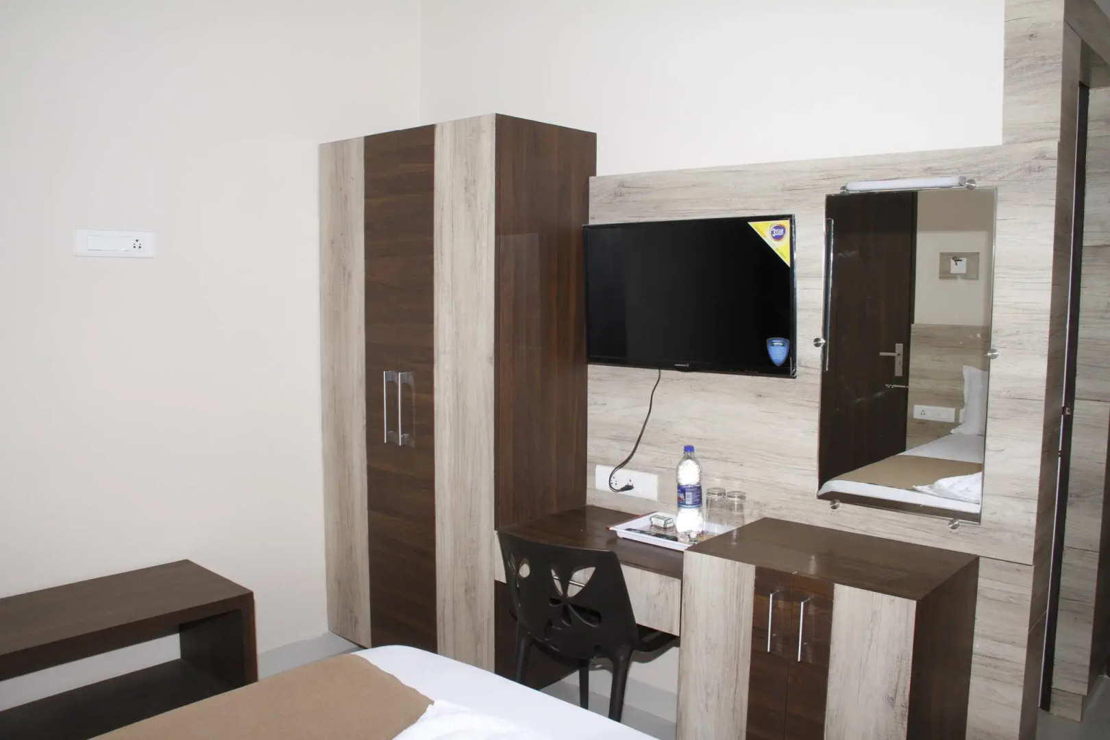Jeyam Residency