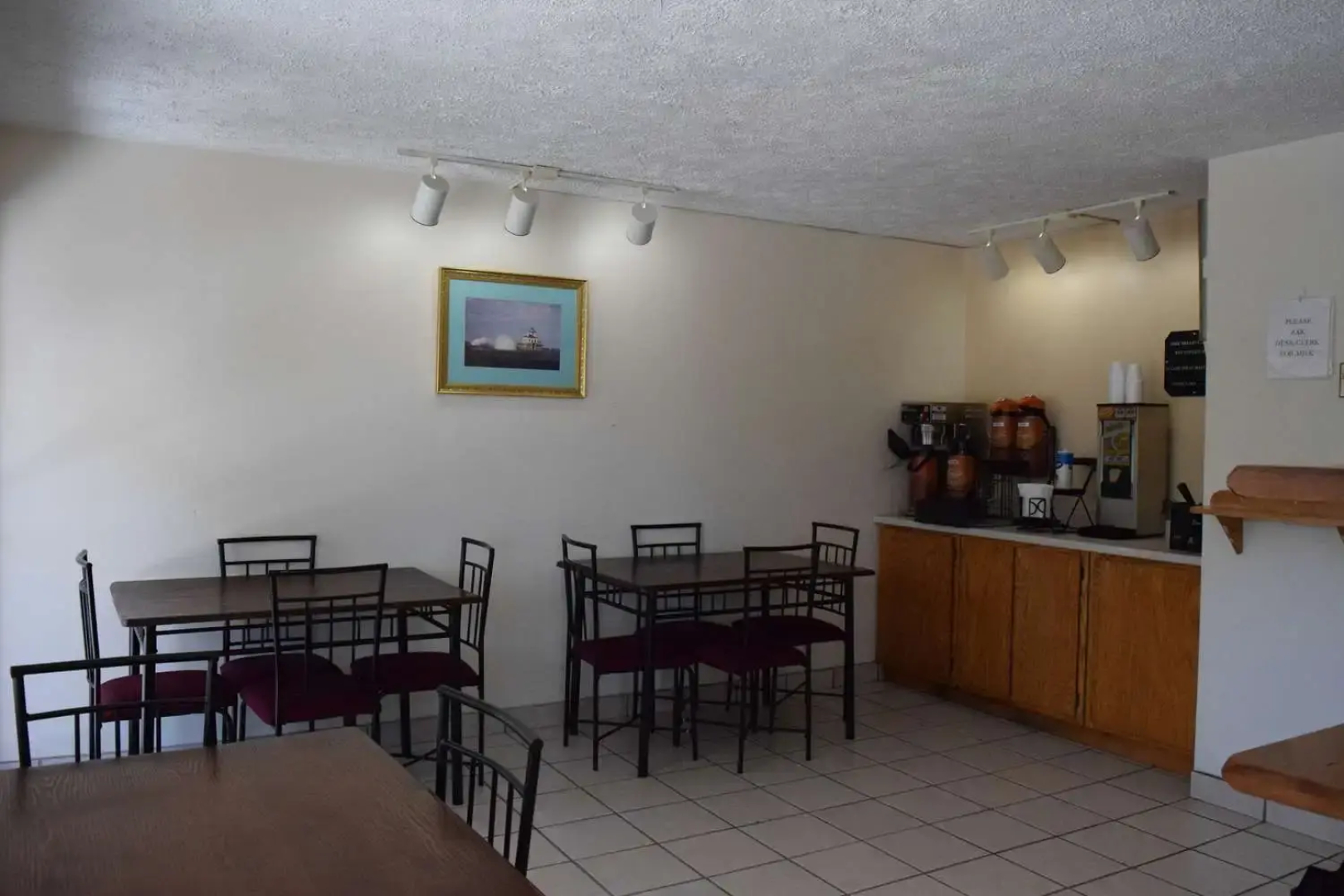 Knights Inn Oswego