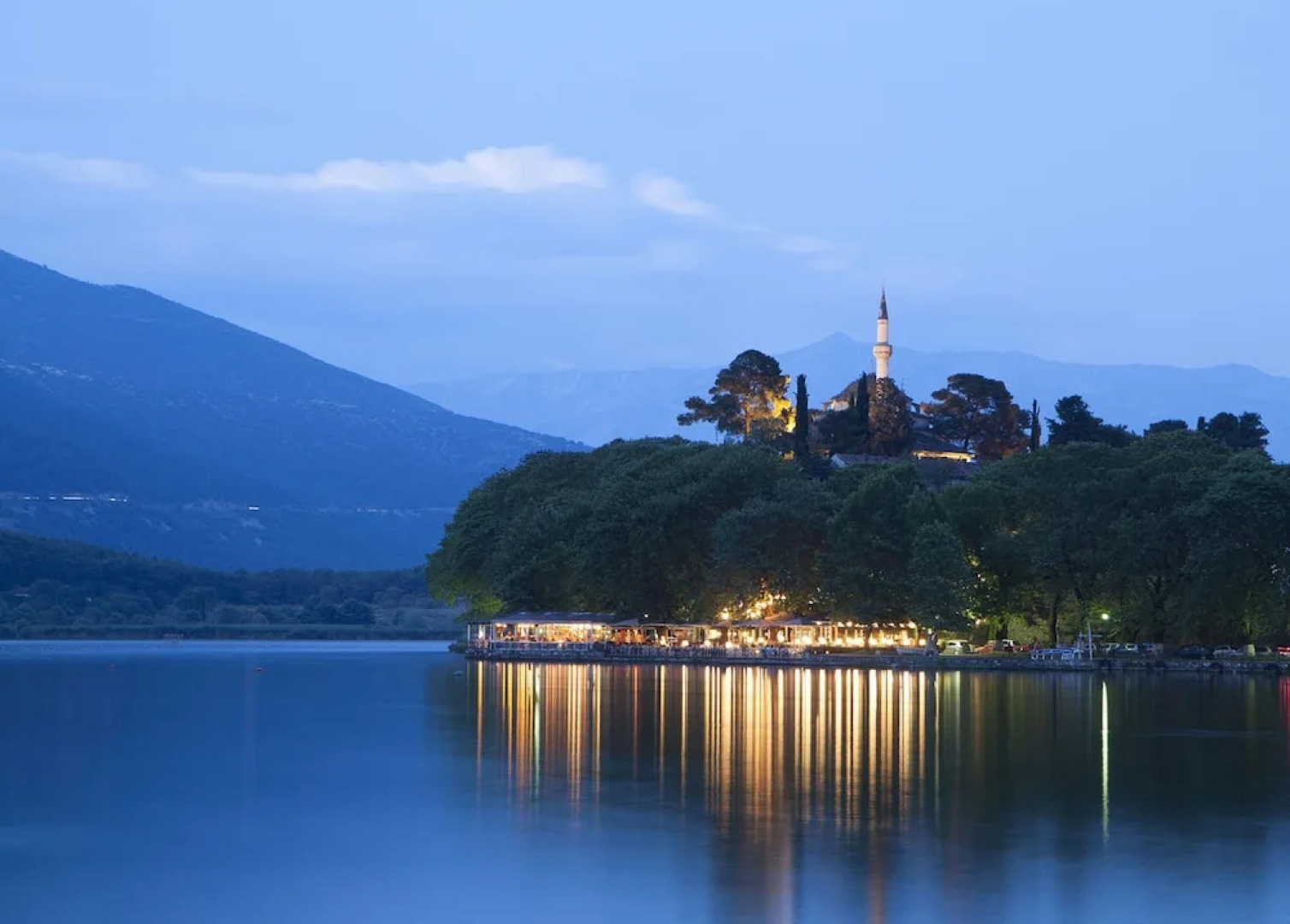 Beautiful Villa With Private Garden And Pool