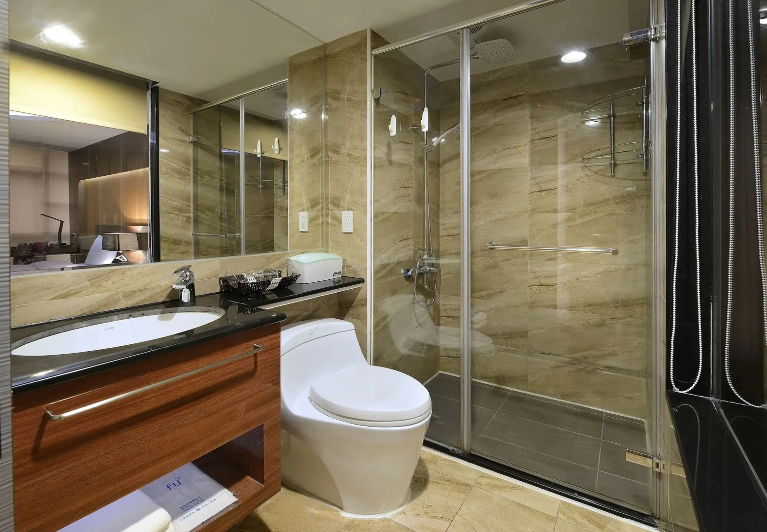 Jinsa Lakeside View Resort