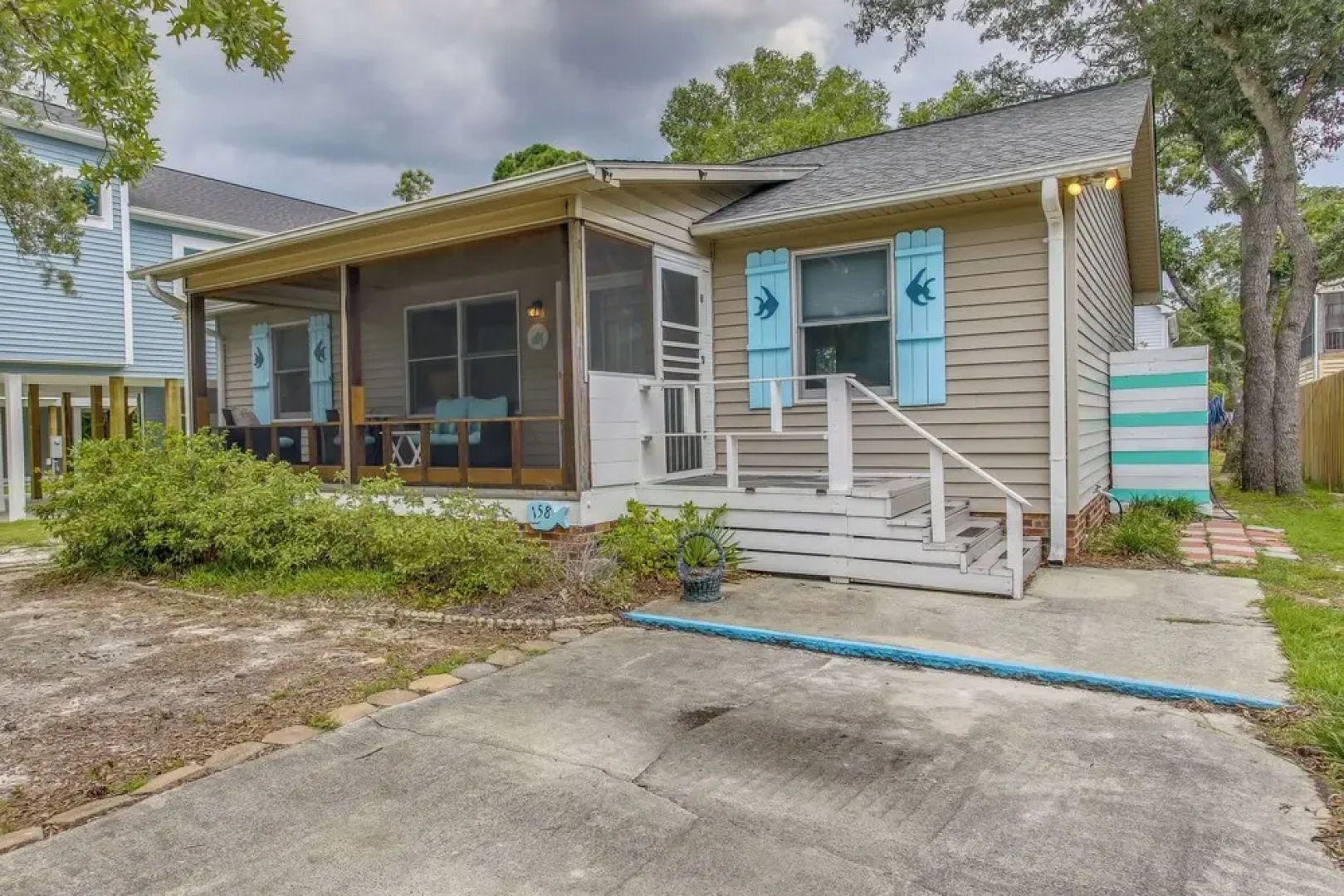 Dog-friendly Oak Island Rental - 1 Mi to Beach!