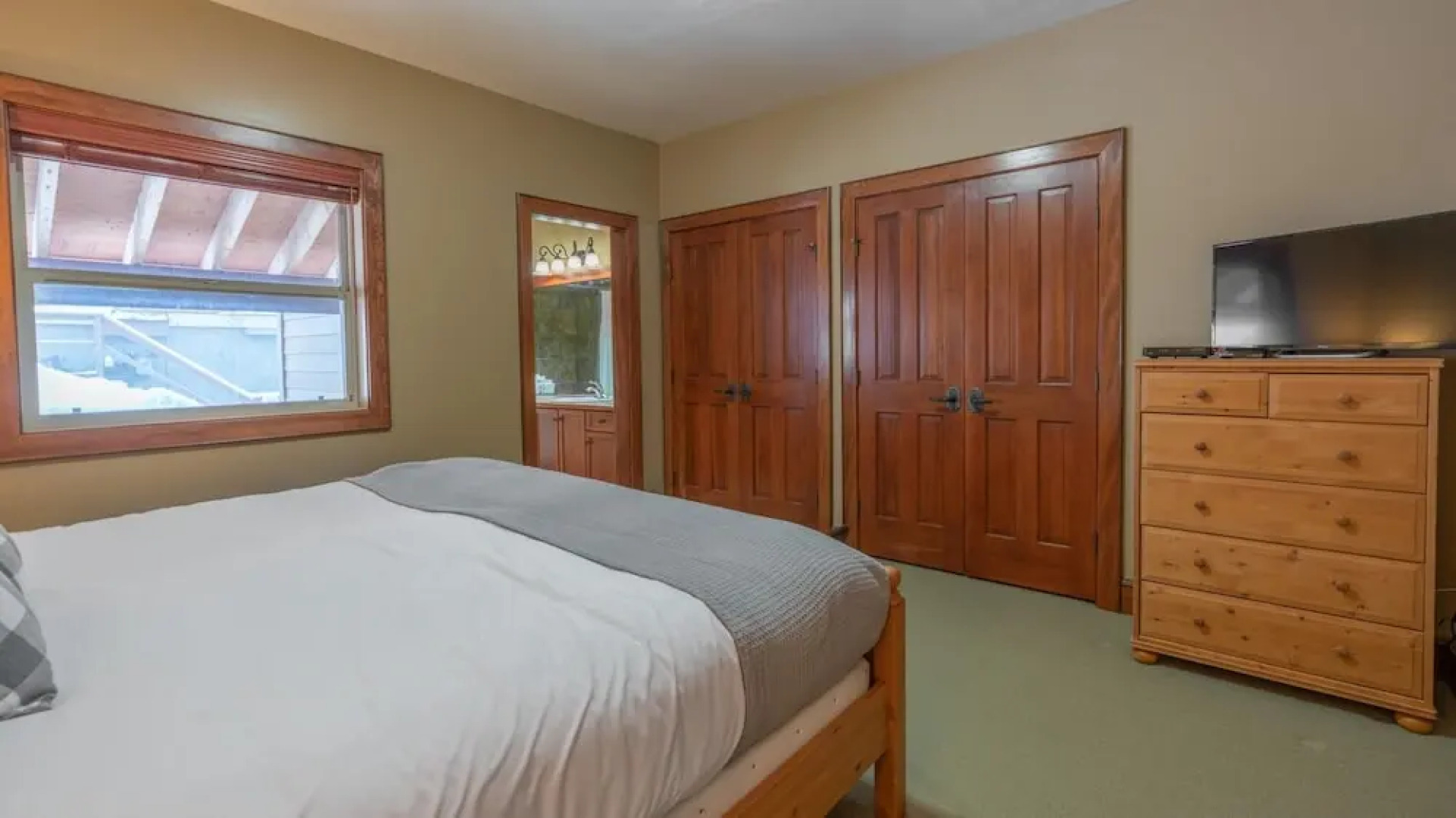 Mountain Time-spacious, Private Hot Tub,great View