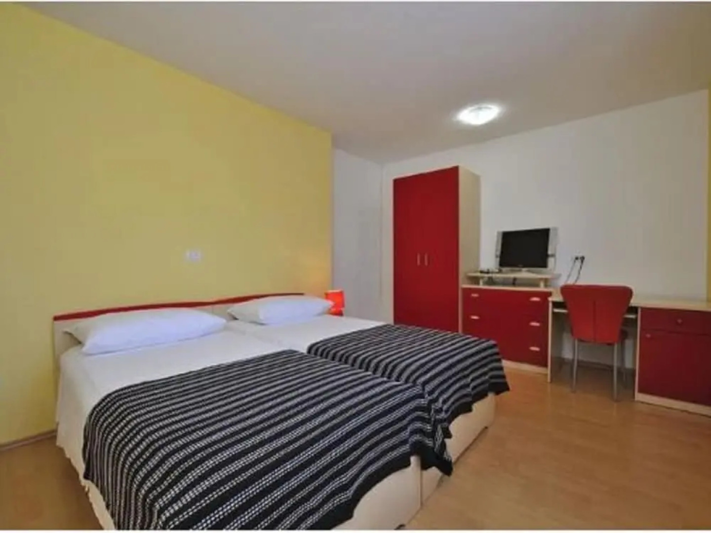 Modern Holiday Home in Novigrad With Swimming Pool