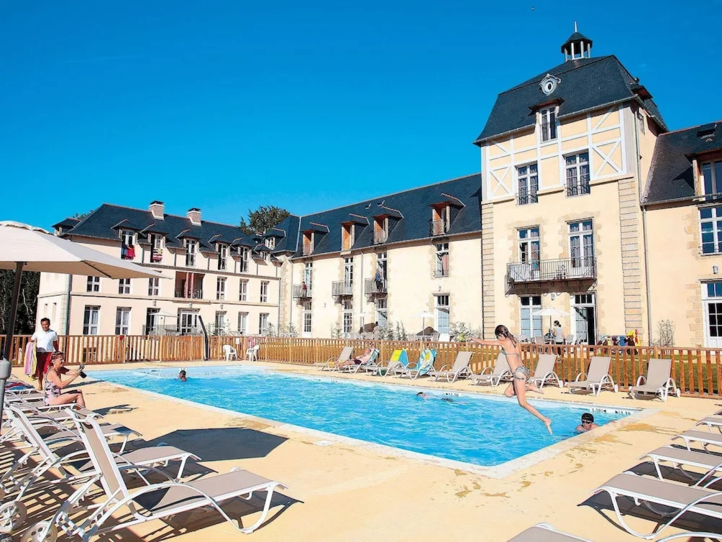 Cozy Apartment in a 17th Century Castle in a Breton Village