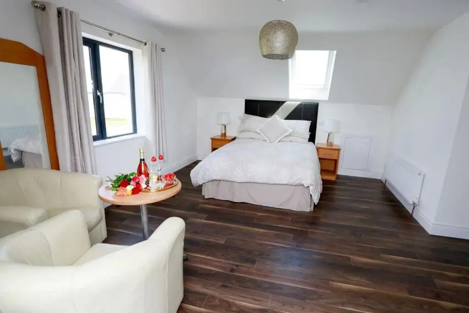 Luxury 6 Bedroom Spiddal Villa, Jacuzzi, Balcony