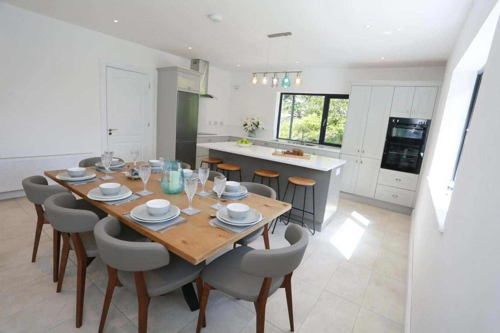 Luxury 6 Bedroom Spiddal Villa, Jacuzzi, Balcony