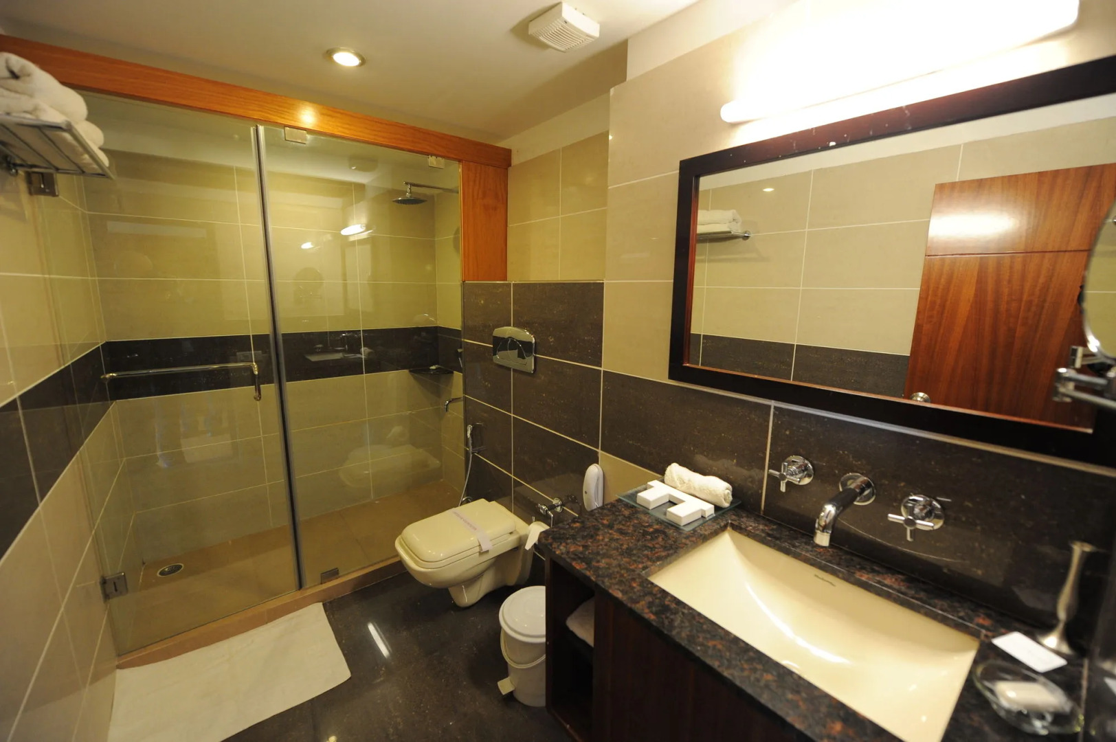 Suhim Portico Hotel & Resort