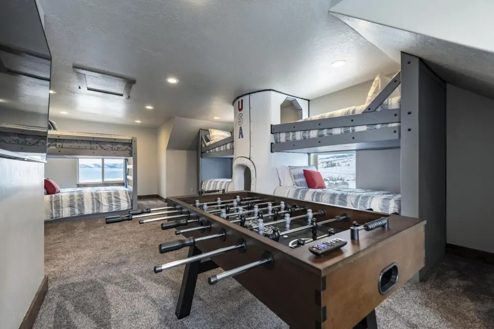 Luxury Designer Home, Beach Access, Pool Access, Private Community - Sleeps 39