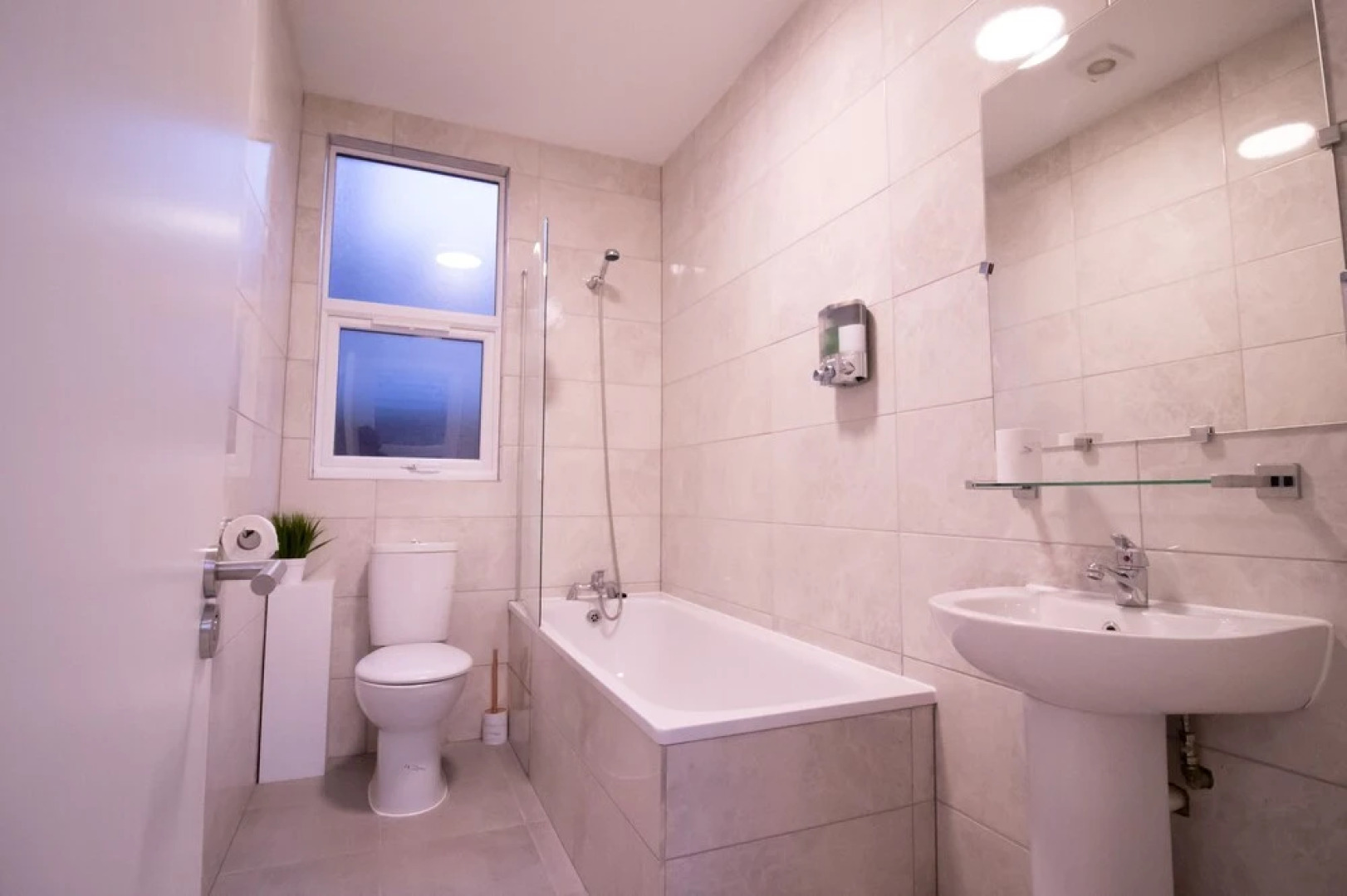 Everest Lodge Luxury Serviced Apartments - Farnborough