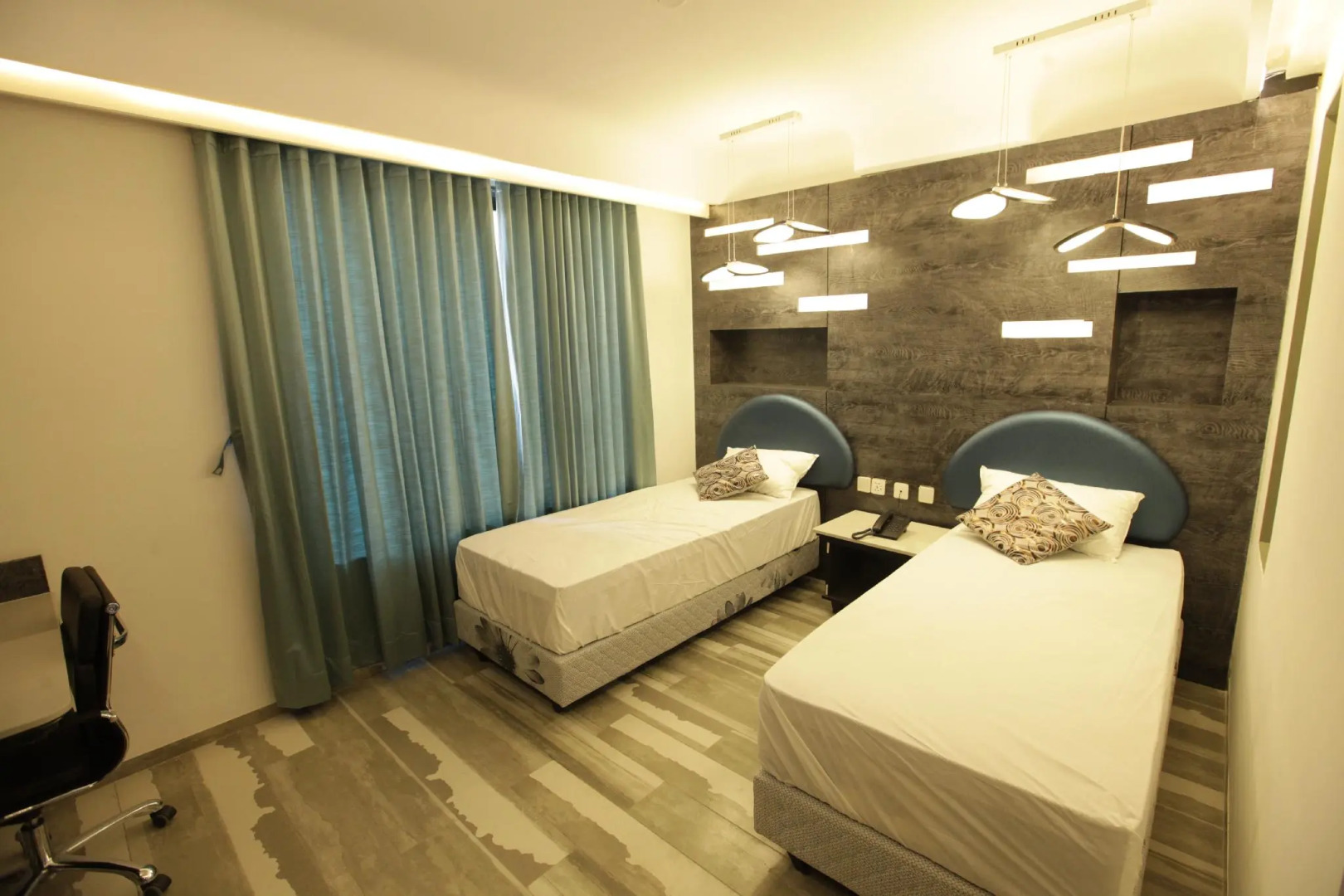 Hummingbird Hotel and Banquet